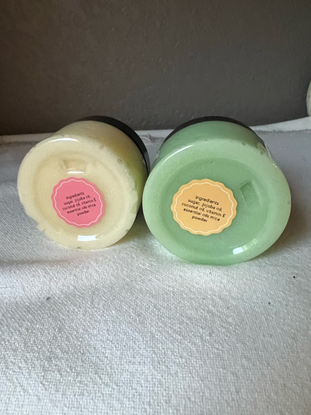 Sandalwood & Patchouli Sugar Scrub Duo - Yellow & Light Green - Picture 4 of 8